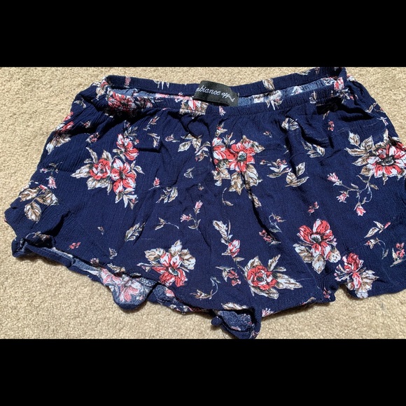 Women’s shorts - Picture 2 of 2